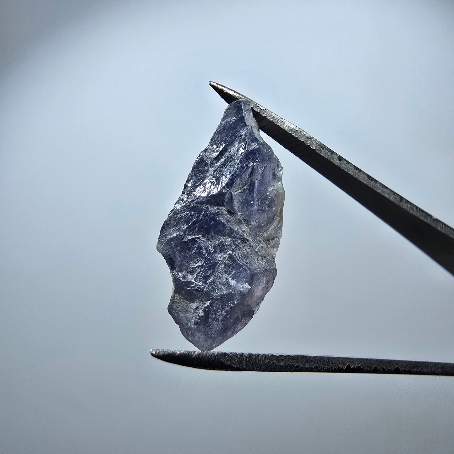 Cristal de tanzanite rare, bleu poli Tanzanie 22*8*8mm 