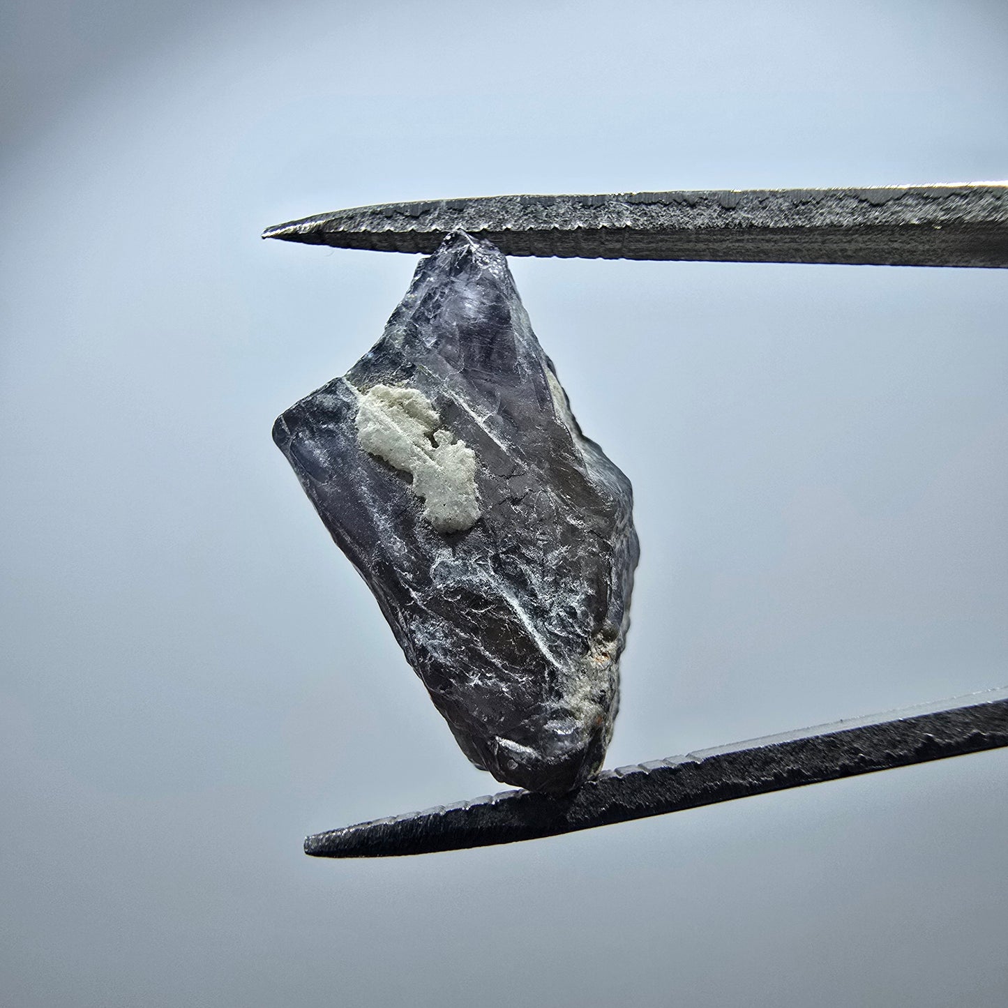 Cristal de tanzanite rare, bleu poli Tanzanie 18*9*8mm 