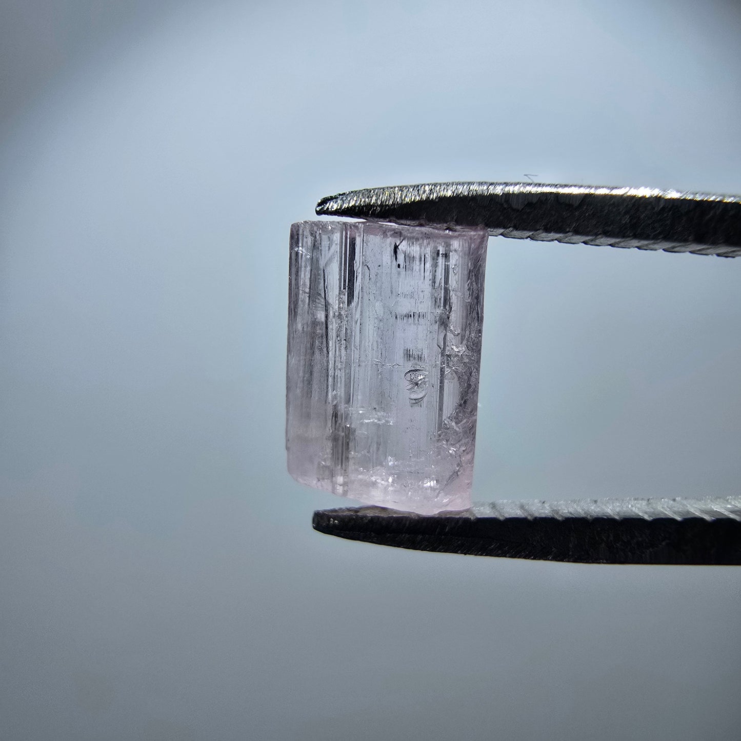 Cristal de tourmaline rubellite rare, rose Minas Gerais, Brésil 7 x 5 x 3 mm 