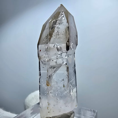 Pointe de sceptre en quartz fumé fantôme transparent, Goboboseb, Namibie, 45 x 13 x 14 mm 