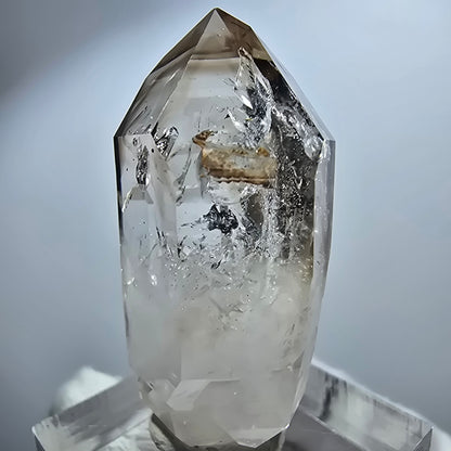 Pointe de sceptre en quartz fumé fantôme lémurien, Goboboseb, Namibie, 41 x 18 x 13 mm 