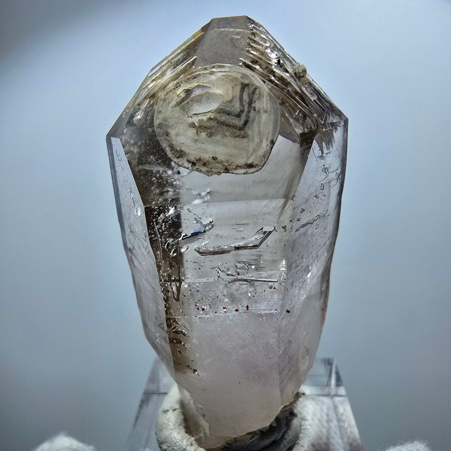 Pointe de sceptre en améthyste fantôme transparente, Goboboseb, Namibie, 50 x 24 x 21 mm 
