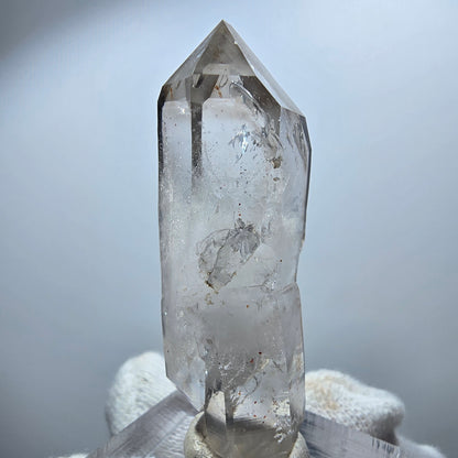 Sceptre en quartz fumé fantôme transparent, DT Point Goboboseb, Namibie, 47 x 16 x 15 mm 