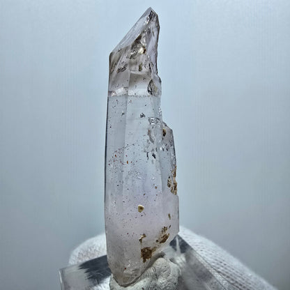 Pointe de sceptre en quartz fumé fantôme transparent, Goboboseb, Namibie, 51 x 12 x 12 mm 