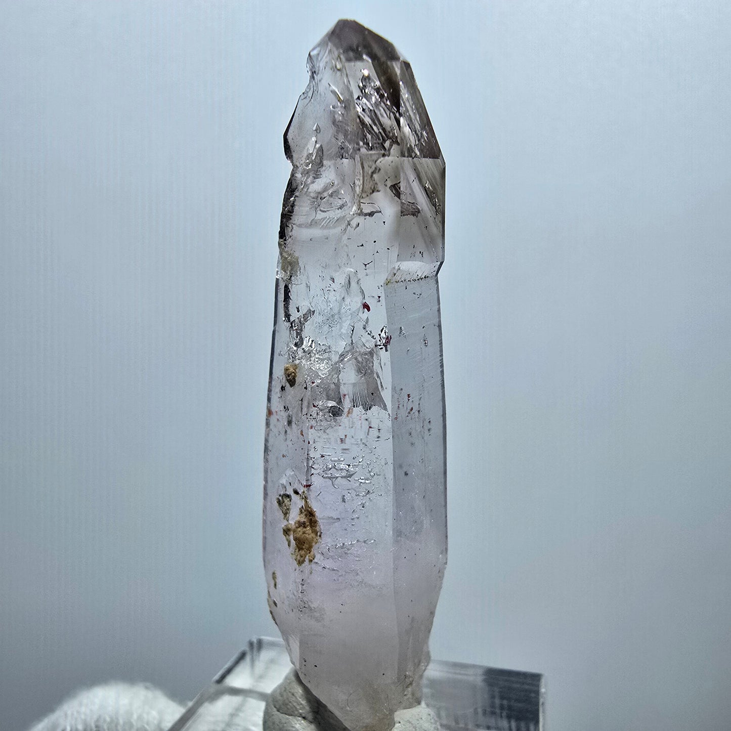 Pointe de sceptre en quartz fumé fantôme transparent, Goboboseb, Namibie, 51 x 12 x 12 mm 