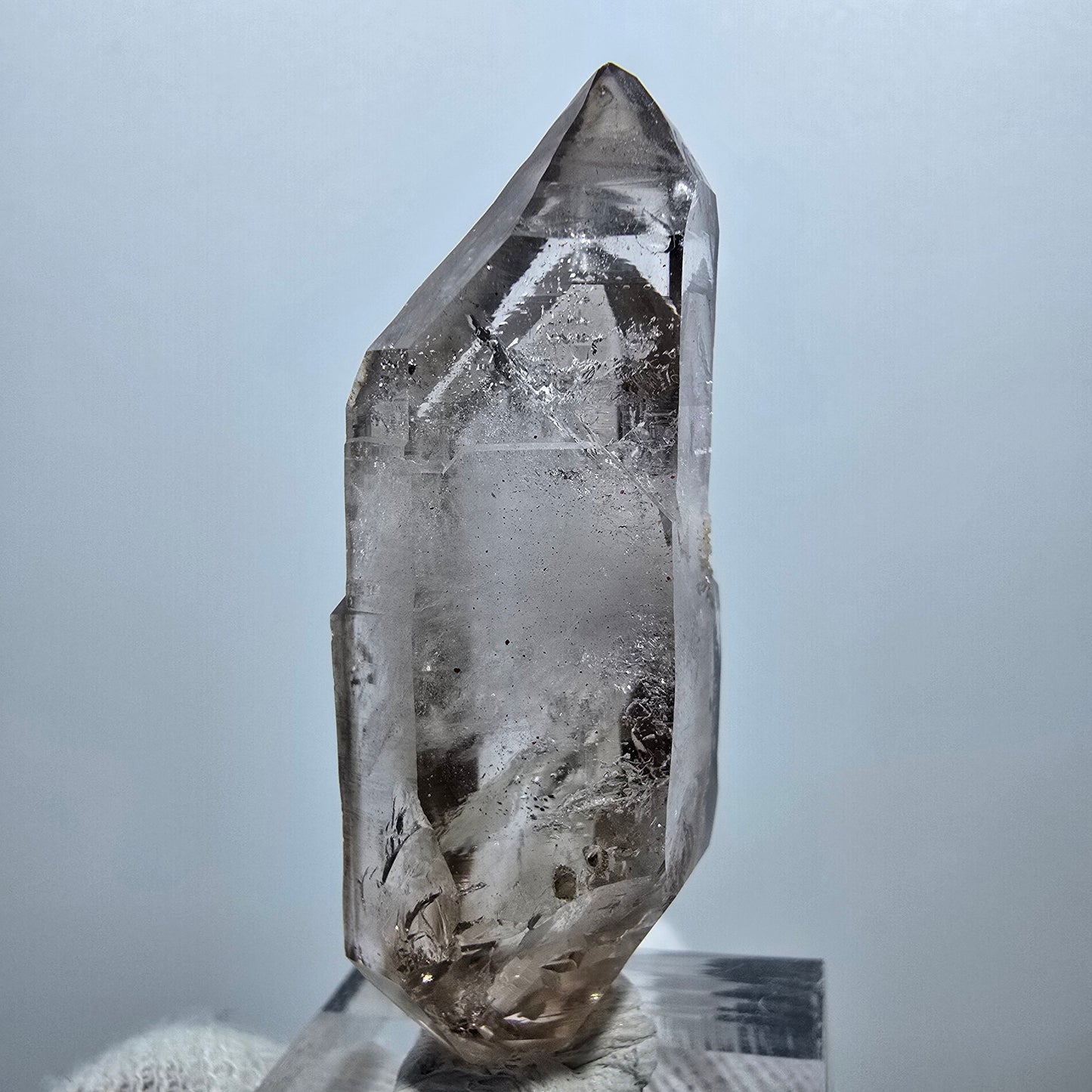 Quartz fumé fantôme transparent DT Scepter Point Goboboseb, Namibie 50 x 21 x 15 mm 