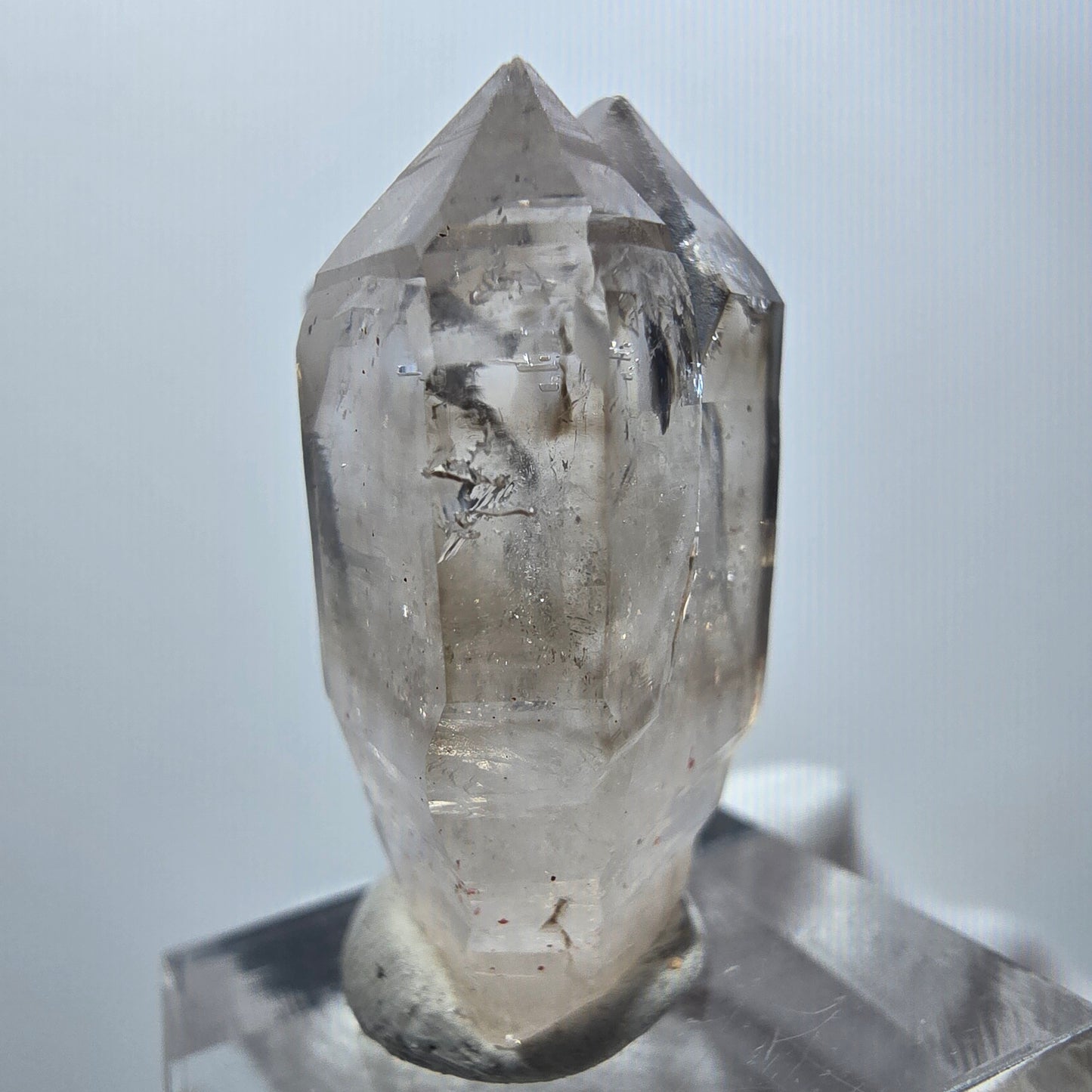 Amas de quartz fumé fantôme transparent, Goboboseb, Namibie, 34 x 26 x 17 mm 