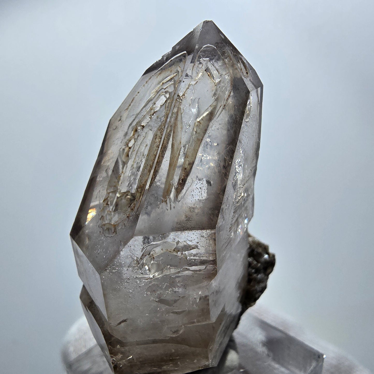 Amas de quartz fumé fantôme transparent, Goboboseb, Namibie, 49 x 31 x 21 mm 