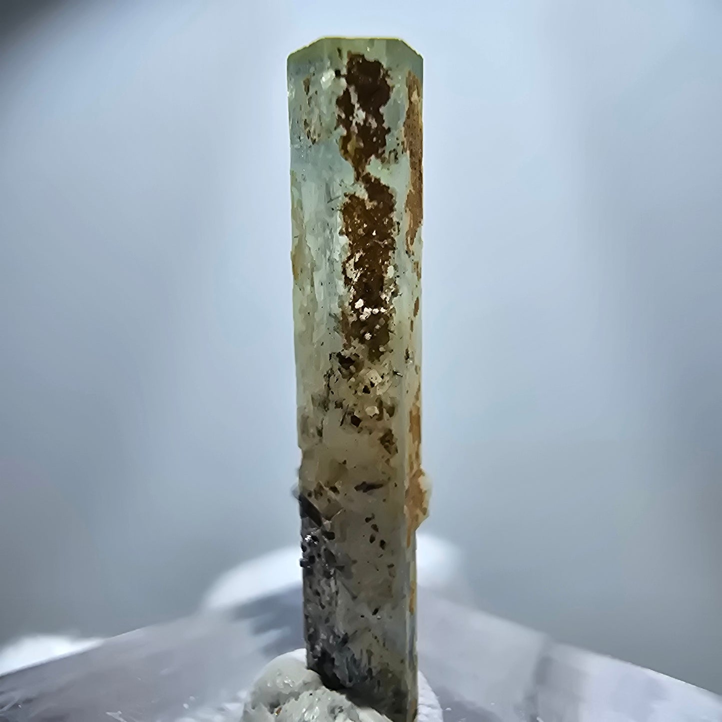 Cristal d'aigue-marine X rare, bleu Erongo, Namibie 26*8*4mm 