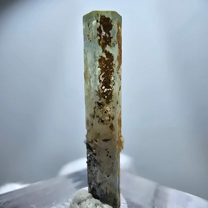 Cristal d'aigue-marine X rare, bleu Erongo, Namibie 26*8*4mm 