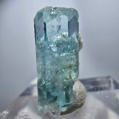 Seltener Aquamarin X mit Hyalit, Orthoklas Erongo, Namibia 20*17*11mm
