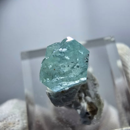 Seltener Aquamarin X mit Hyalit, Orthoklas Erongo, Namibia 20*17*11mm