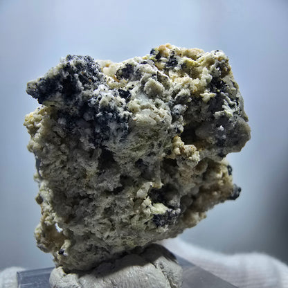 Seltene Aquamarin X mit Hyalit, Orthoklas Stufe Erongo, Namibia 39*38*28mm