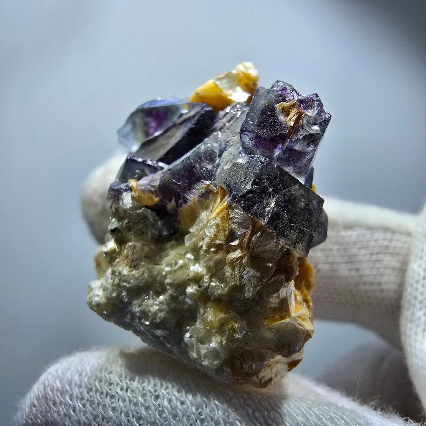 Bunte Phantom Fluorit Würfel, Muskovit Stufe Erongo, Namibia 42*38*23mm