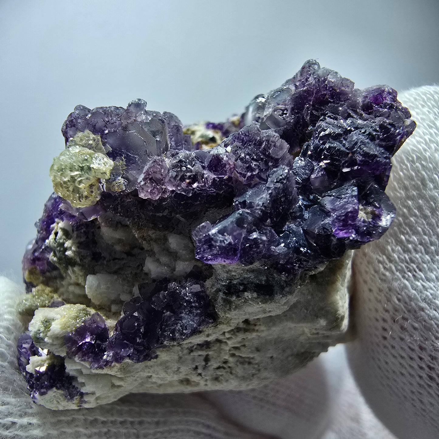 Phantom fluorite, hyalite, muscovite, orthoclase stage Erongo, Namibia 43*41*30mm 