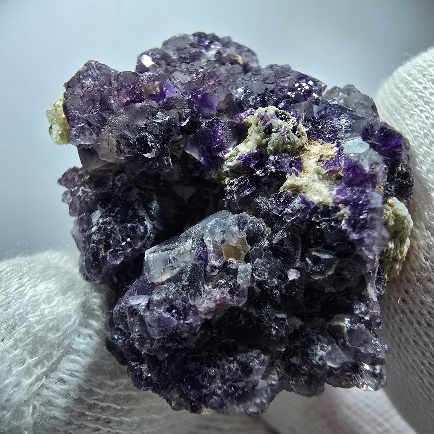 Phantom fluorite, hyalite, muscovite, orthoclase stage Erongo, Namibia 43*41*30mm 