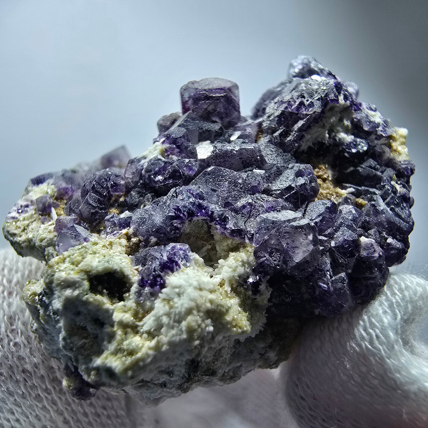 Phantom fluorite, hyalite, muscovite, orthoclase stage Erongo, Namibia 40*38*26mm 