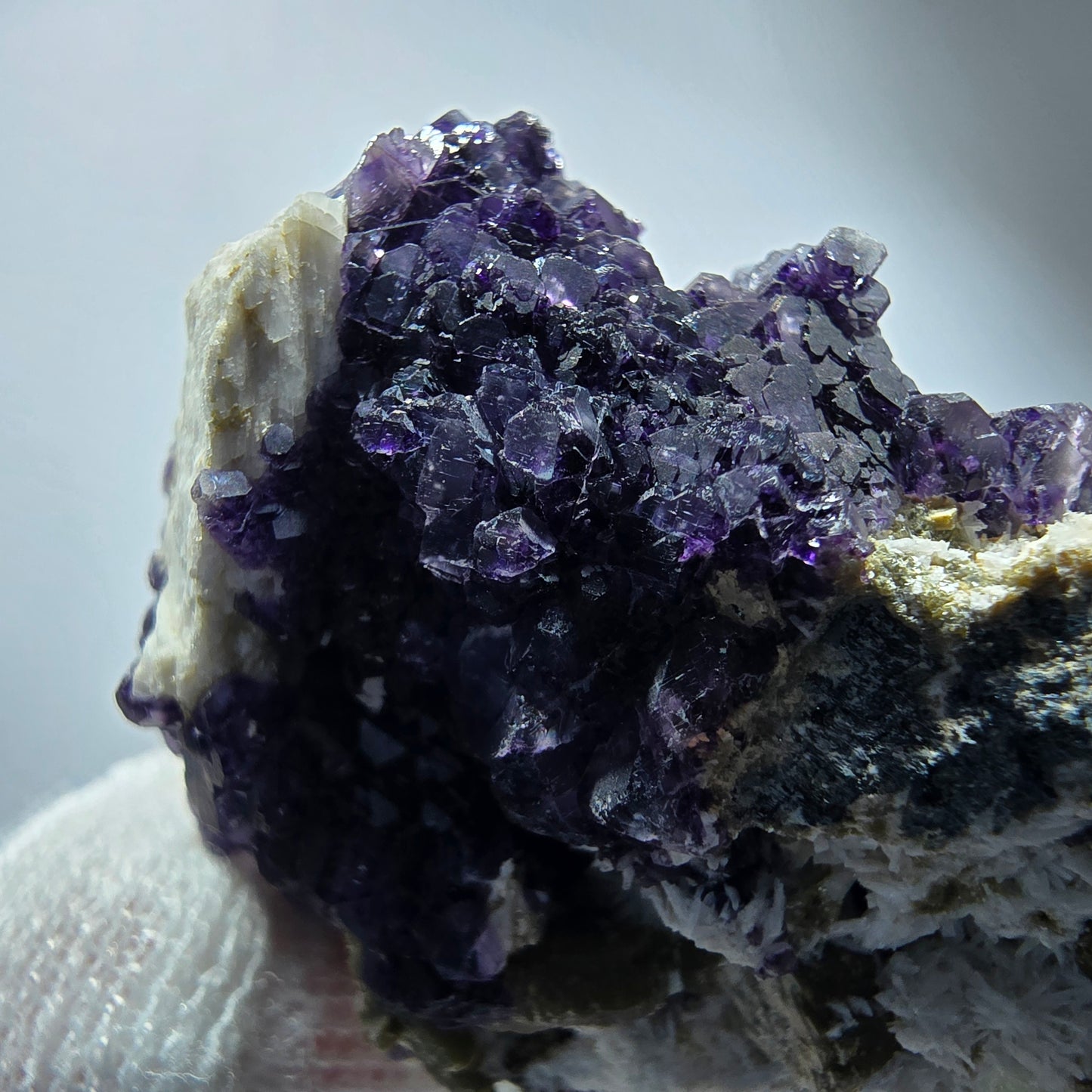 Phantom fluorite, hyalite, muscovite, orthoclase stage Erongo, Namibia 40*38*26mm 