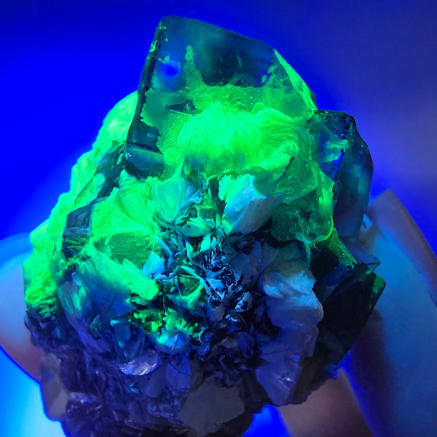 Phantom fluorite, hyalite, muscovite, orthoclase stage Erongo, Namibia 47*43*36mm 
