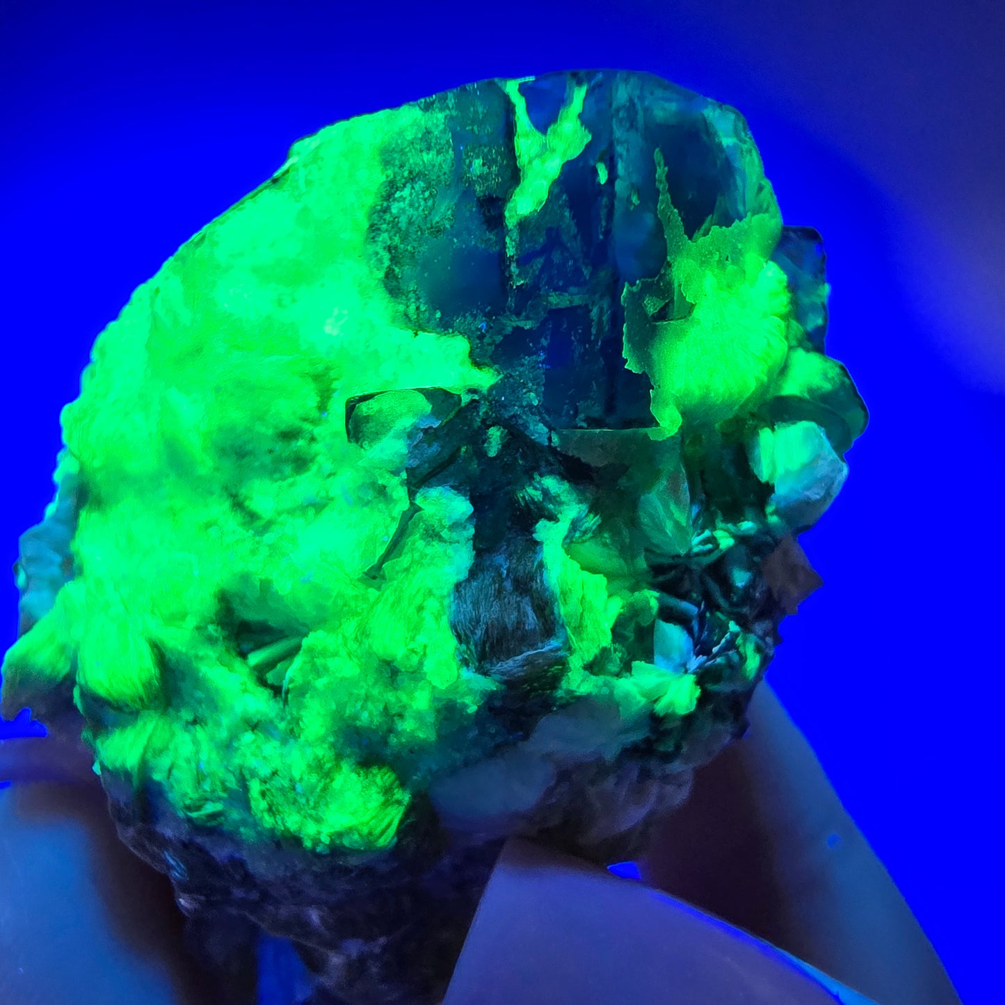 Phantom fluorite, hyalite, muscovite, orthoclase stage Erongo, Namibia 47*43*36mm 