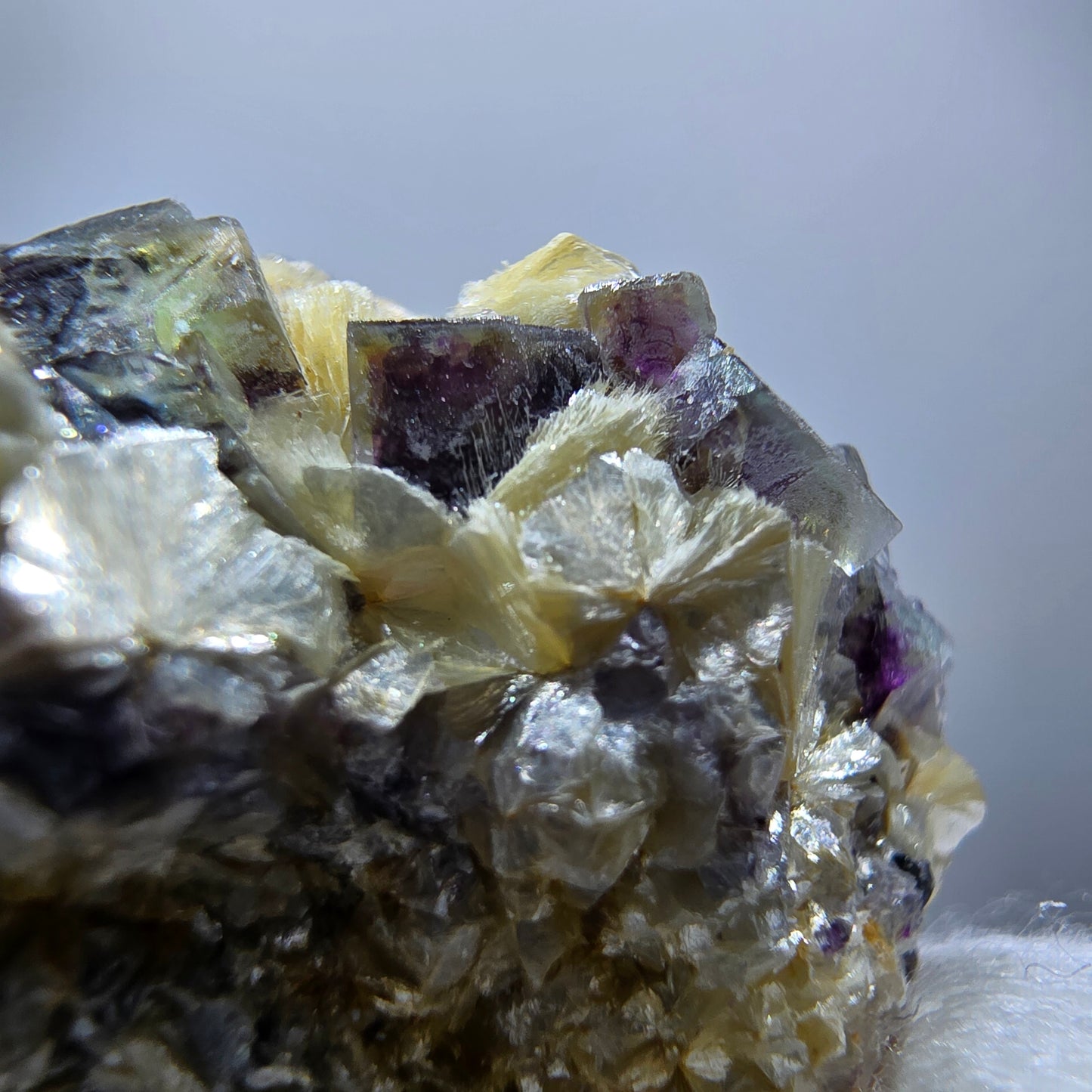 Cubes de fluorite fantôme colorés, hyalite, spécimen de muscovite, Erongo, Namibie, 42 x 39 x 28 mm 