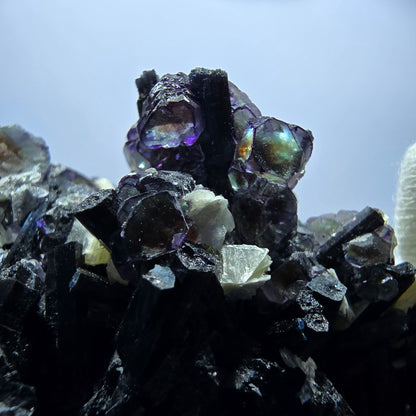 Fluorite fantôme colorée, tourmaline schol, muscovite, quartz fumé, Erongo, Namibie, 99 x 80 x 51 mm 