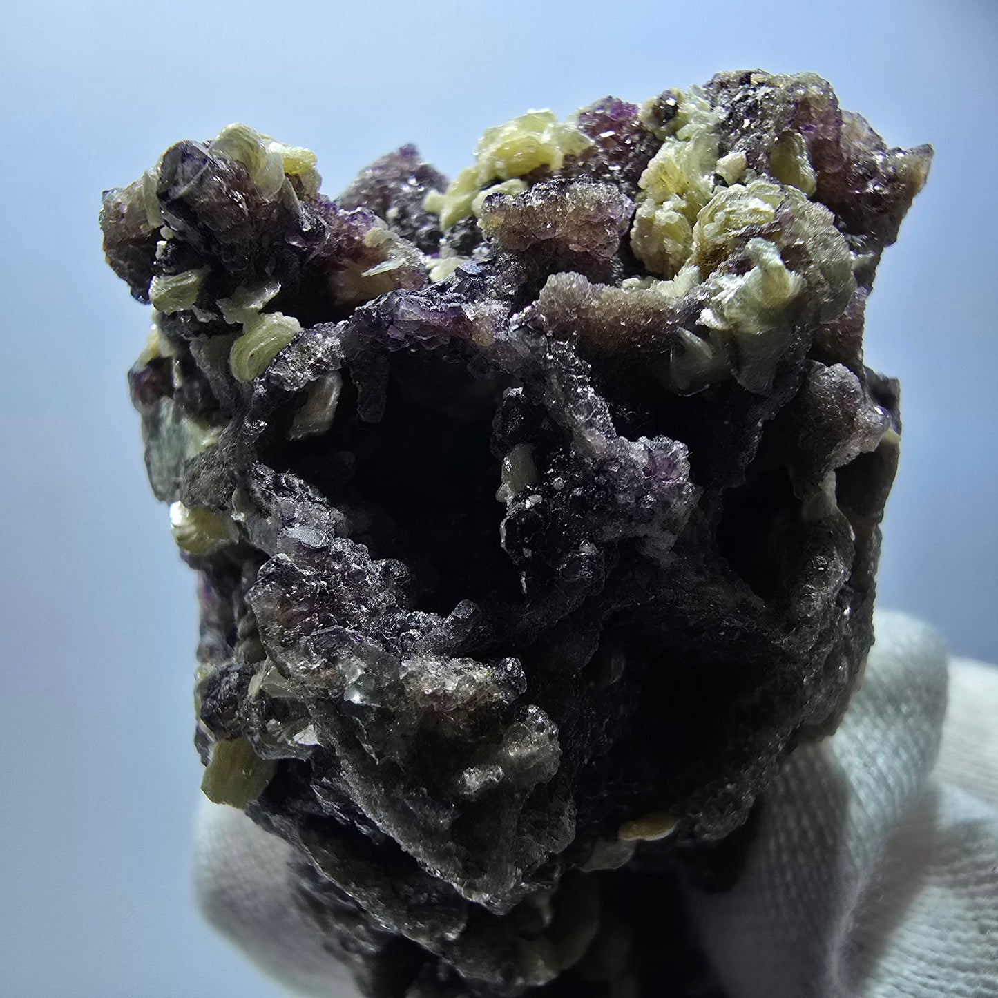 Rare spécimen de fluorite fantôme, muscovite, vert-violet, Erongo, Namibie, 82 x 56 x 49 mm 