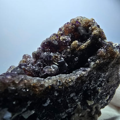 Spécimen rare de fluorite fantôme, hyalite et muscovite, Erongo, Namibie, 71 x 58 x 23 mm 