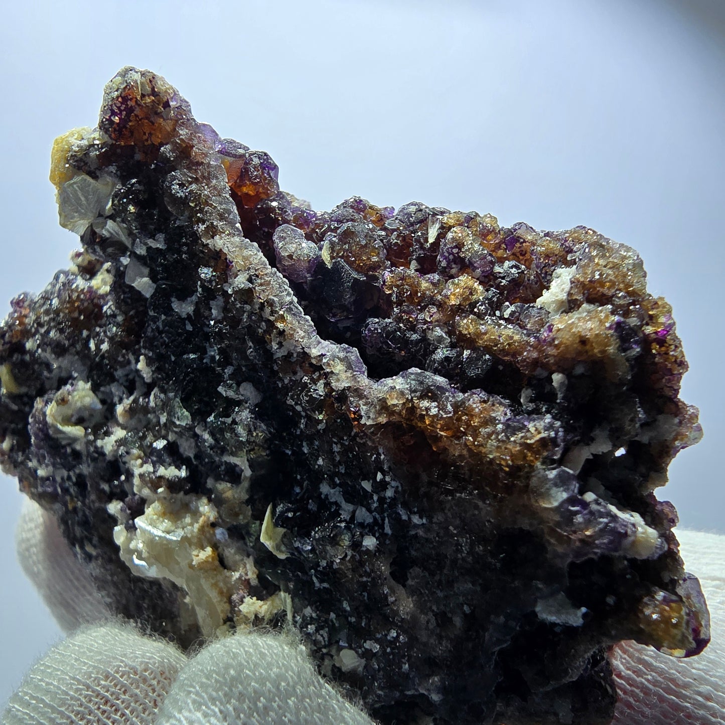 Spécimen rare de fluorite fantôme, hyalite et muscovite, Erongo, Namibie, 71 x 58 x 23 mm 
