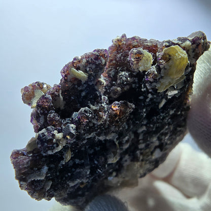Spécimen rare de fluorite fantôme, hyalite et muscovite, Erongo, Namibie, 71 x 58 x 23 mm 