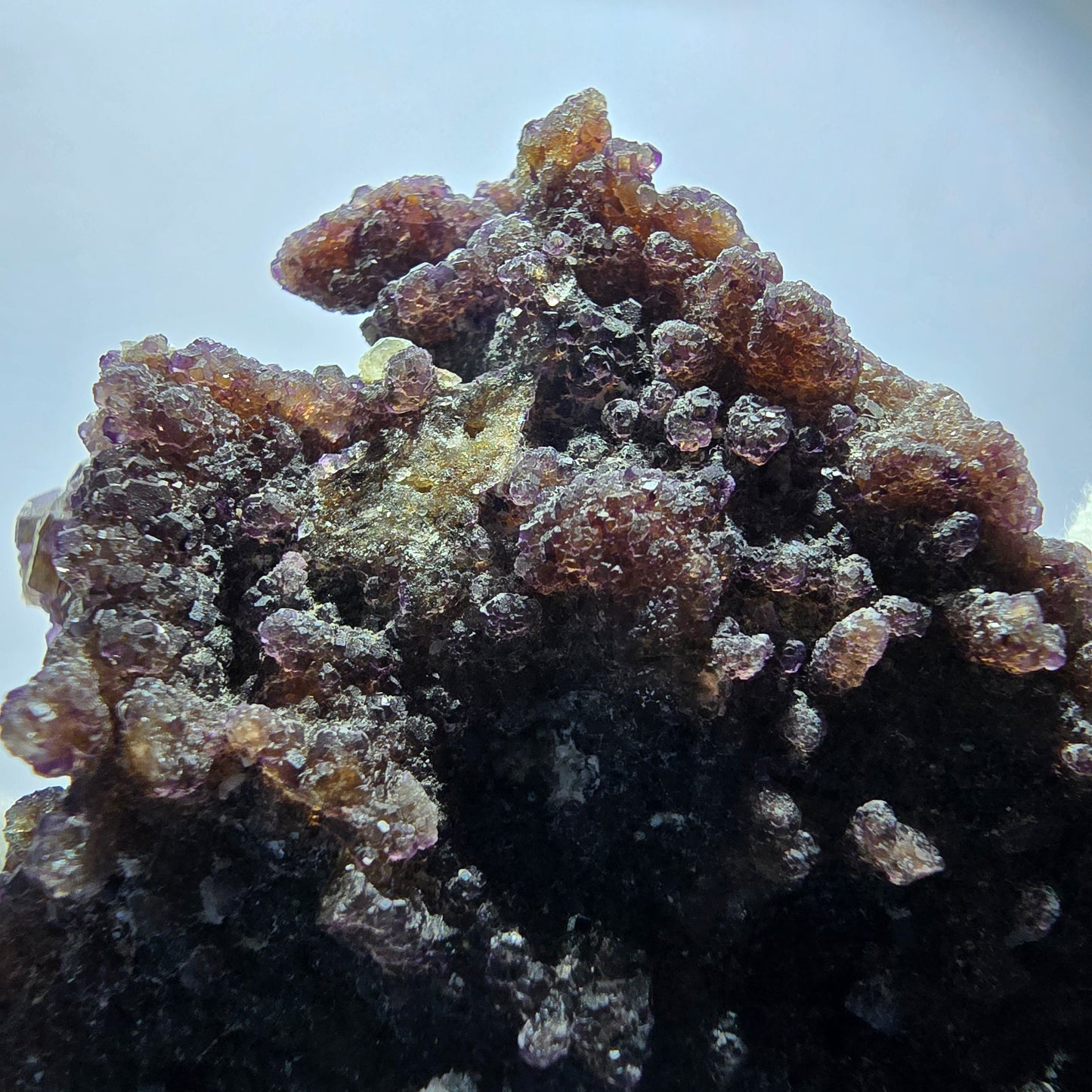 Spécimen rare de fluorite fantôme, hyalite et muscovite, Erongo, Namibie, 71 x 58 x 23 mm 