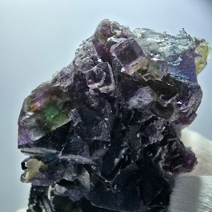 Fluorite fantôme colorée, hyalite, tourmaline schol, muscovite, Erongo, Namibie, 80 x 46 x 60 mm 