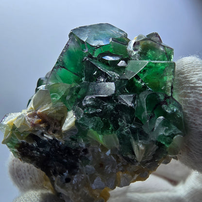 Cubes de fluorite fantôme transparente, muscovite et hyalite, spécimen d'Erongo, Namibie, 46 x 43 x 35 mm 