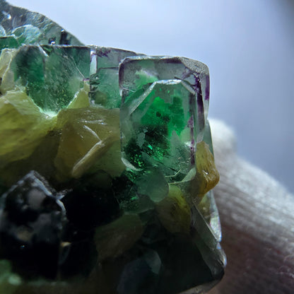 Cubes de fluorite fantôme transparente, muscovite et hyalite, spécimen d'Erongo, Namibie, 46 x 43 x 35 mm 