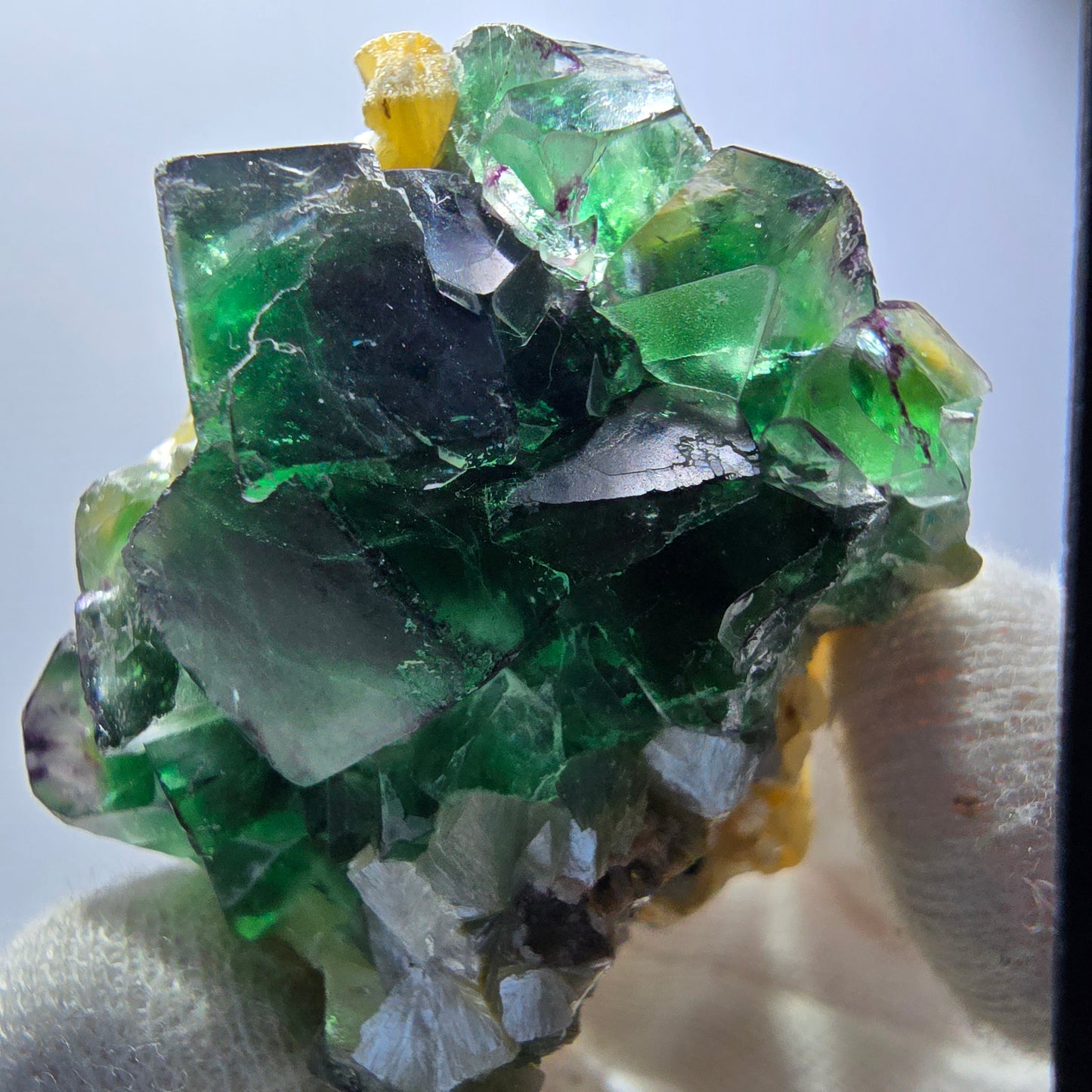 Cubes de fluorite fantôme transparente, muscovite et hyalite, spécimen d'Erongo, Namibie, 46 x 43 x 35 mm 