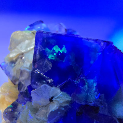 Cubes de fluorite fantôme transparente, muscovite et hyalite, spécimen d'Erongo, Namibie, 46 x 43 x 35 mm 