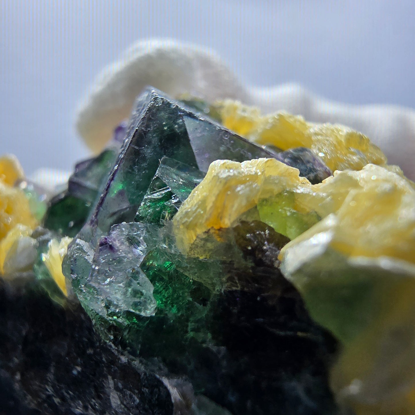 Cube de fluorite fantôme zonal, spécimen de muscovite, Erongo, Namibie, 60 x 33 x 33 mm 