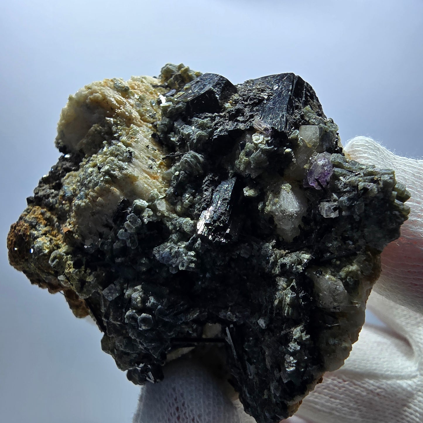 Tourmaline Schörl, muscovite, calcite UV, stade orthose Erongo, Namibie 64*56*47mm 