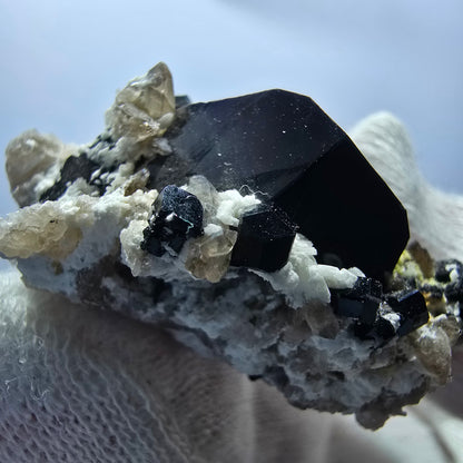 Seltene Schörl Turmalin, Hyalit, Orthoklas Stufe Erongo, Namibia 36*44*21mm