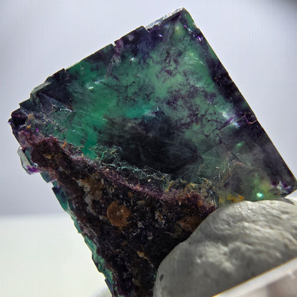 Cube de fluorite fantôme transparente, vert violet zonal, Okorusu, Namibie, 33 x 29 x 20 mm 