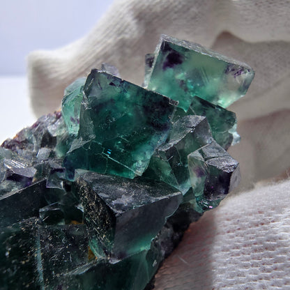 Seltene Phantom Fluorit Würfel Stufe zonal grün lila Okorusu, Namibia 60*28*19mm