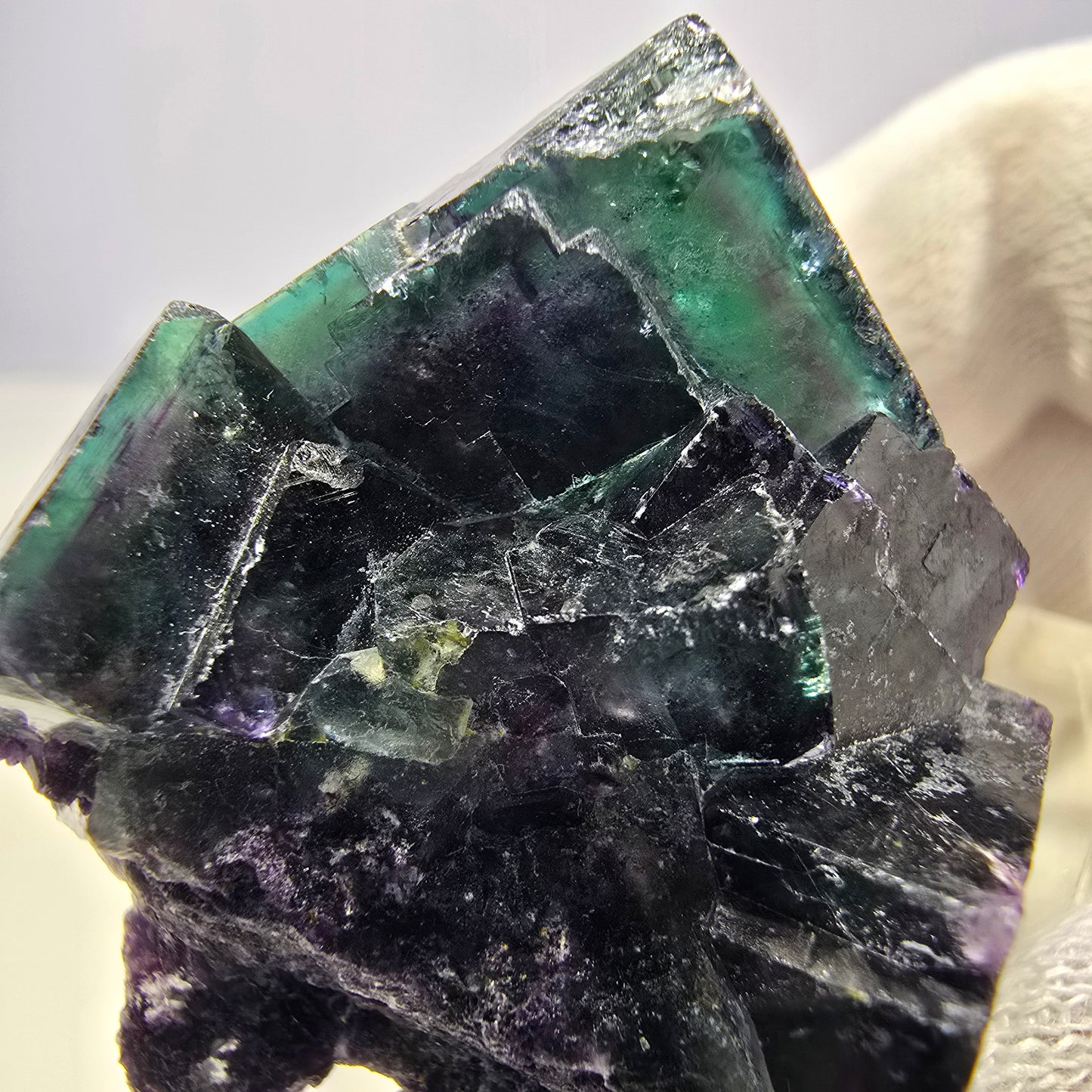 Spécimen de cube de fluorite fantôme transparente, vert-violet zonal, Okorusu, Namibie, 39 x 37 x 23 mm 