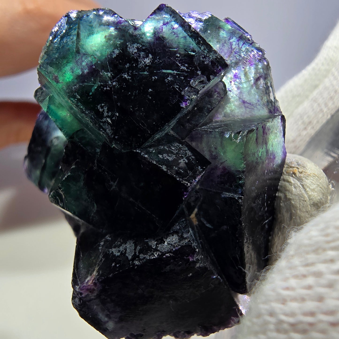 Spécimen de cube de fluorite fantôme transparente, vert-violet zonal, Okorusu, Namibie, 39 x 37 x 23 mm 