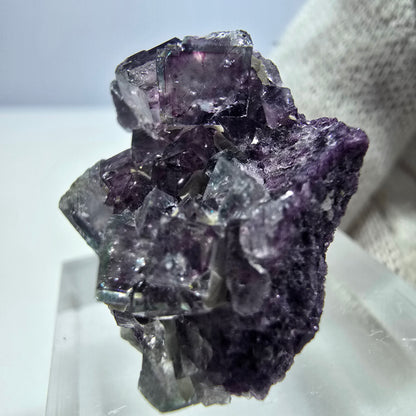 Spécimen de cube de fluorite fantôme transparente, vert-violet zonal, Okorusu, Namibie, 27 x 20 x 12 mm 