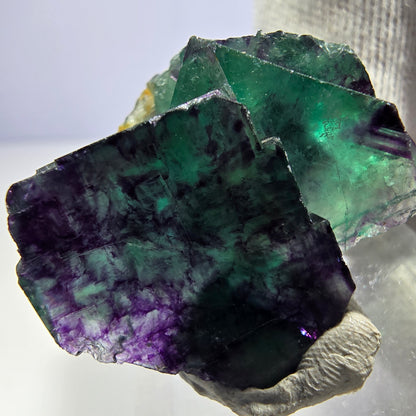 Spécimen rare de cube de fluorite fantôme, vert zonal et violet, Okorusu, Namibie, 32 x 28 x 19 mm 
