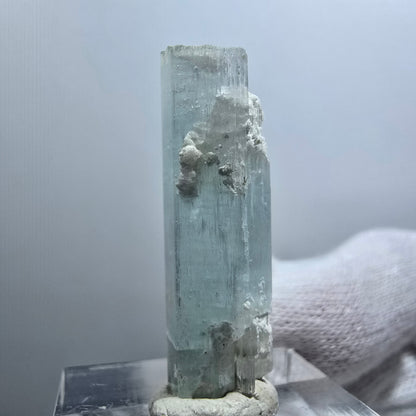 Aigue-marine rare, spécimen d'orthose, Erongo, Namibie, 34 x 10 x 9 mm 