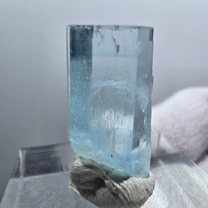Cristal d'aigue-marine X clair rare Erongo, Namibie 21*11*7mm 
