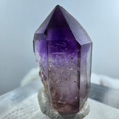 Pointe de sceptre en améthyste fantôme rare à Goboboseb, Namibie, 21 x 12 x 11 mm 