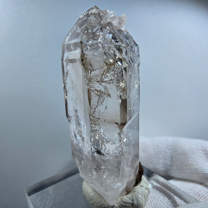 Sceptre en quartz fumé fantôme, calcite, hématite, poche Valentine Goboboseb Namibie 65 x 30 x 22 mm 