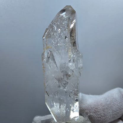 Goboboseb de poche en quartz fumé fantôme lémurien, squelette DT Stage Valentine, Namibie, 64 x 23 x 21 mm 